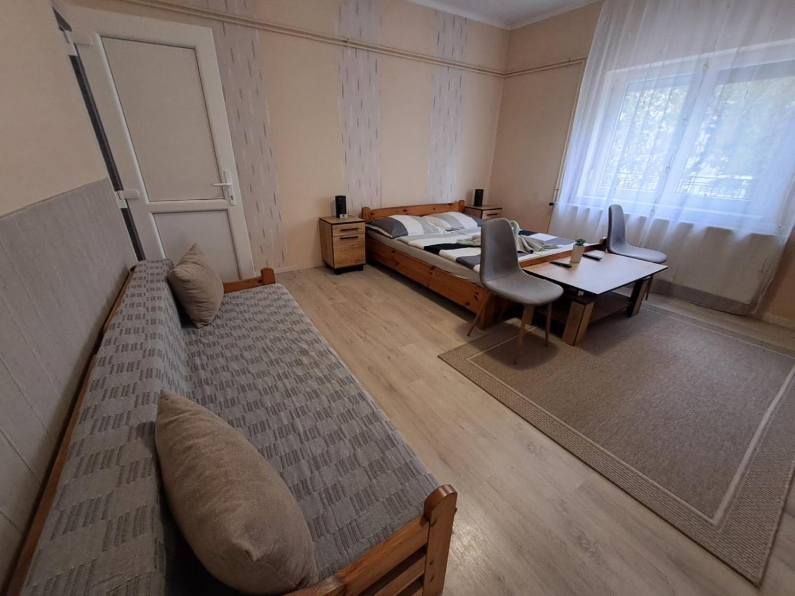 Bed and Breakfast Berta Panzió Hajdúszoboszló Zimmer foto