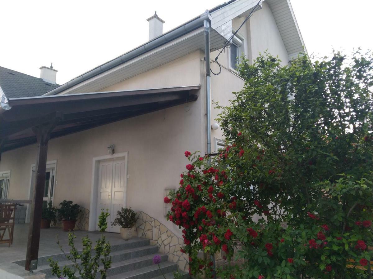 Bed and Breakfast Berta Panzió Hajdúszoboszló Exterior foto
